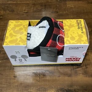 YOUTH BOYS DISNEY MICKEY MOUSE SLIPPERS.
